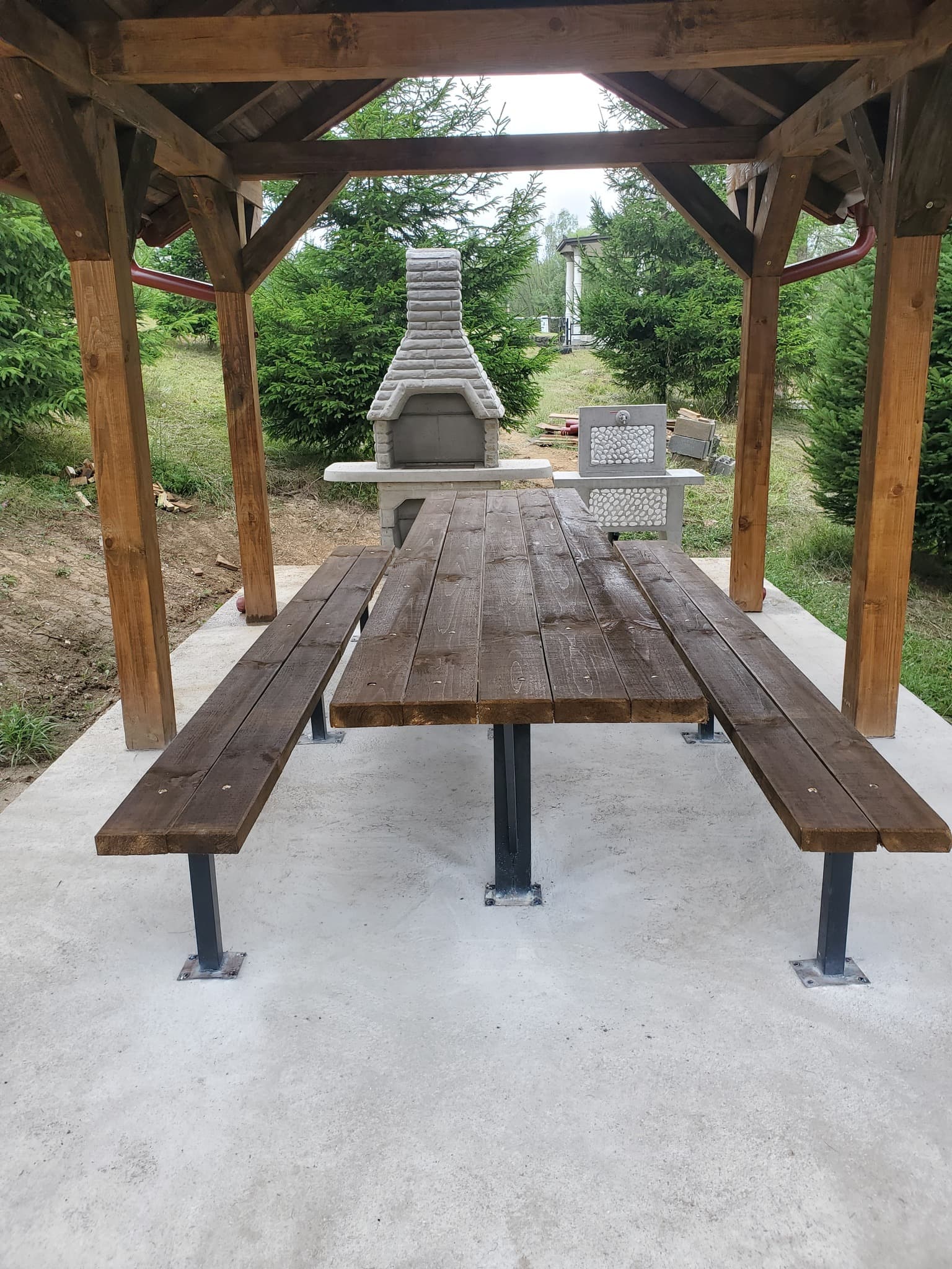 Nadstrešnica sa kaminom za roštilj